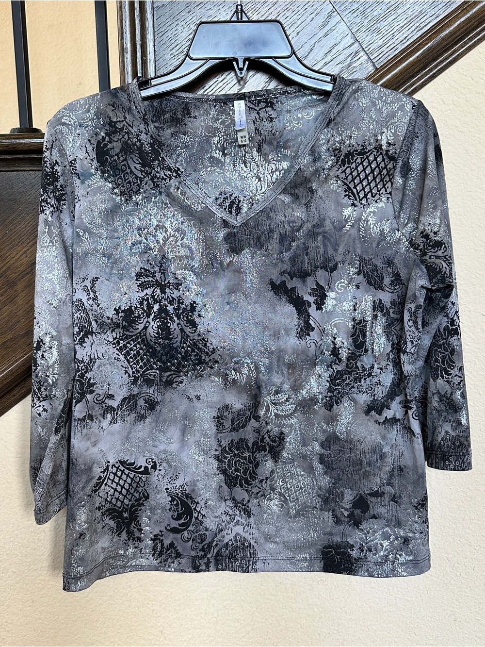 White Stag V-Neck Blouse Shirt Top Black Metallic Silver Floral Medium M 8-10